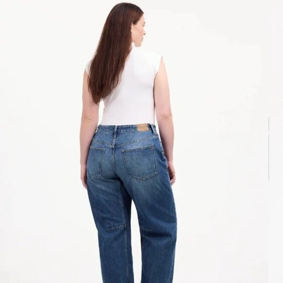 Madewell The Darted Barrell-Leg Jean Danver Wash Jeans | Size 33 | EUC - Picture 2 of 13